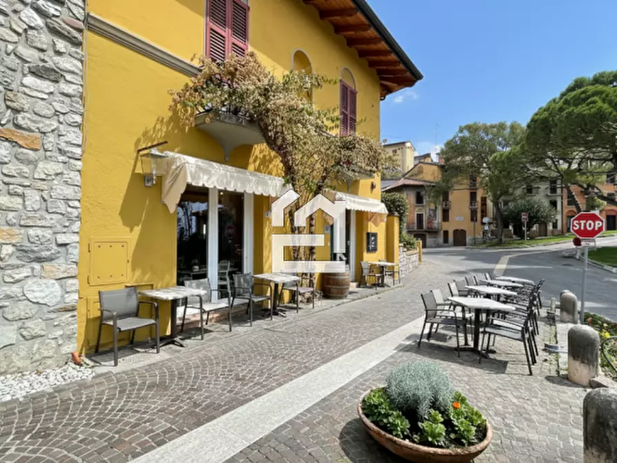 negozio in vendita a Gardone Riviera in zona Morgnaga