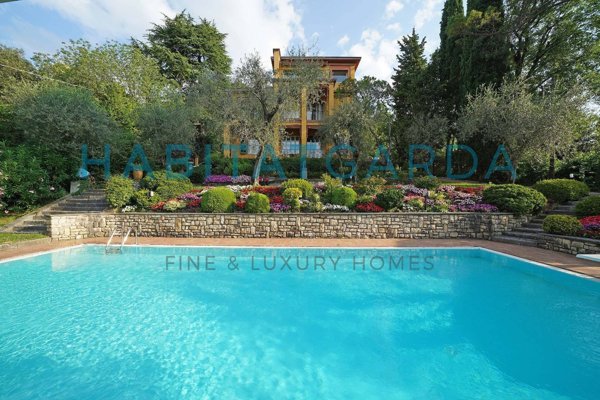 casa indipendente in vendita a Gardone Riviera in zona Morgnaga