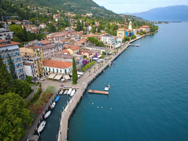 appartamento in vendita a Gardone Riviera in zona Morgnaga