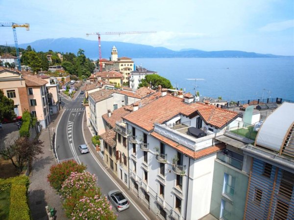 appartamento in vendita a Gardone Riviera in zona Morgnaga