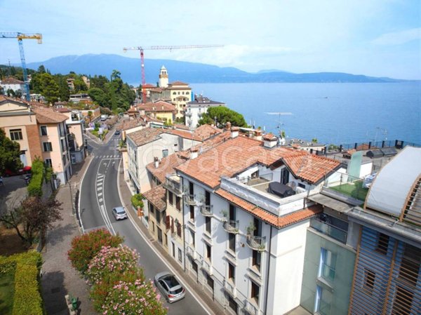appartamento in vendita a Gardone Riviera in zona Morgnaga