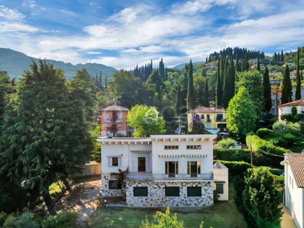 casa indipendente in vendita a Gardone Riviera in zona Morgnaga