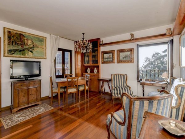 casa indipendente in vendita a Gardone Riviera in zona Morgnaga