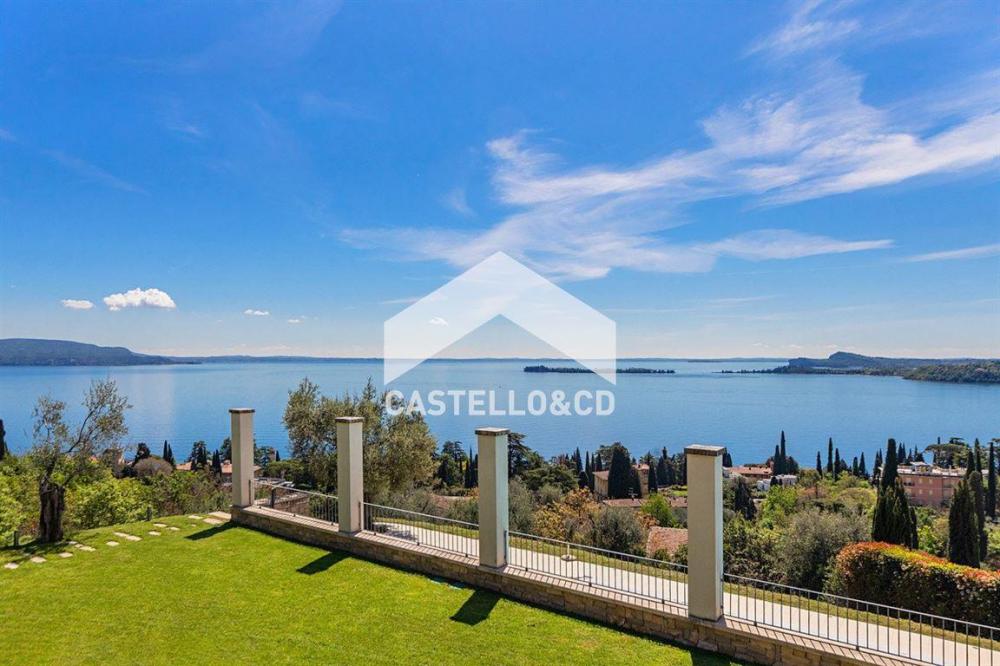 casa indipendente in vendita a Gardone Riviera in zona Morgnaga