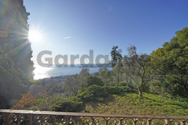 casa indipendente in vendita a Gardone Riviera in zona Tresnico
