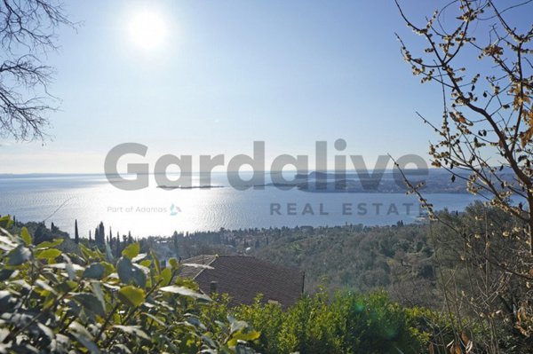 casa indipendente in vendita a Gardone Riviera in zona Tresnico