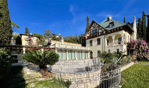 casa indipendente in vendita a Gardone Riviera in zona Fasano