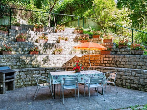 appartamento in vendita a Gardone Riviera in zona Morgnaga