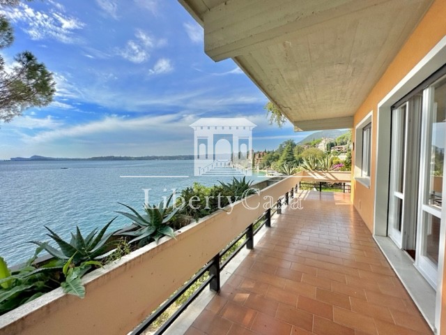 appartamento in vendita a Gardone Riviera in zona Morgnaga