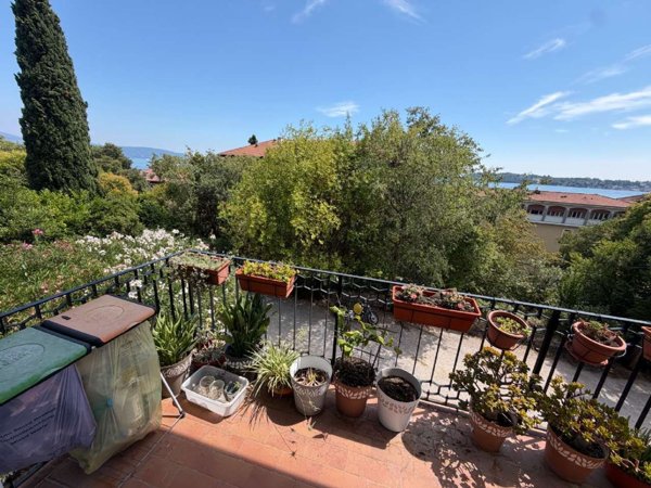 appartamento in vendita a Gardone Riviera in zona Morgnaga