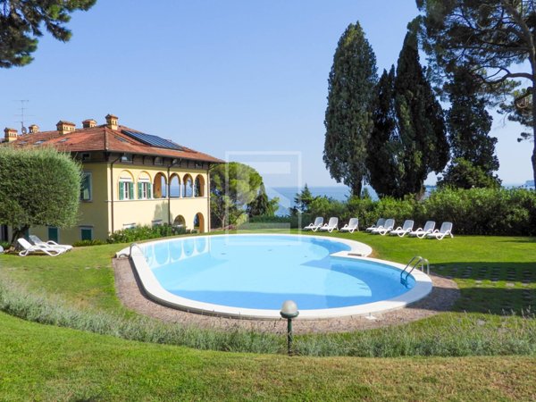 appartamento in vendita a Gardone Riviera in zona Fasano