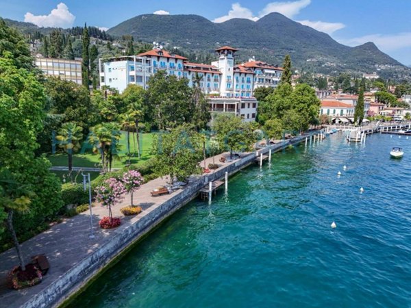 appartamento in vendita a Gardone Riviera in zona Fasano