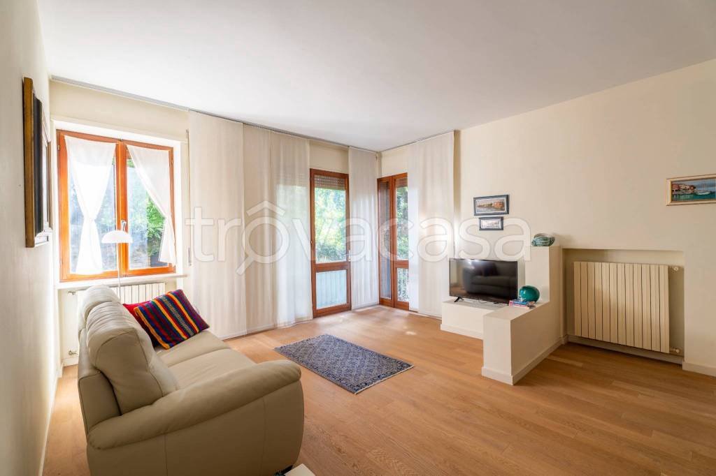 appartamento in vendita a Gardone Riviera in zona Morgnaga