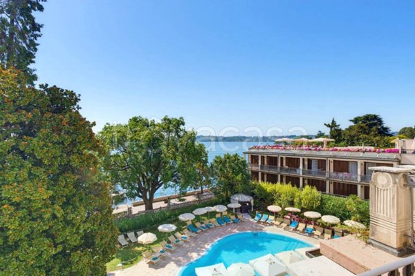 appartamento in vendita a Gardone Riviera in zona Morgnaga
