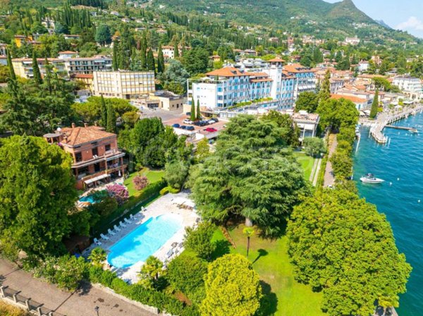 appartamento in vendita a Gardone Riviera in zona Morgnaga