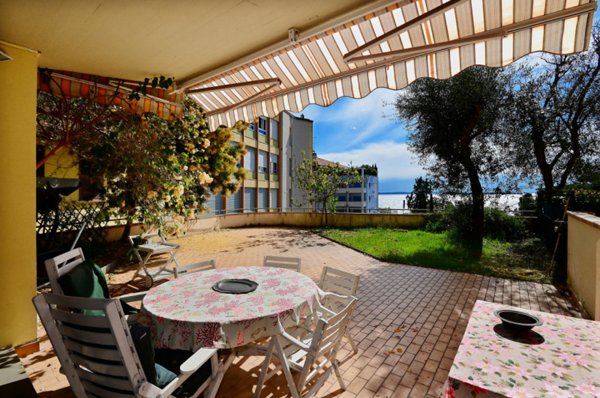 appartamento in vendita a Gardone Riviera in zona Morgnaga