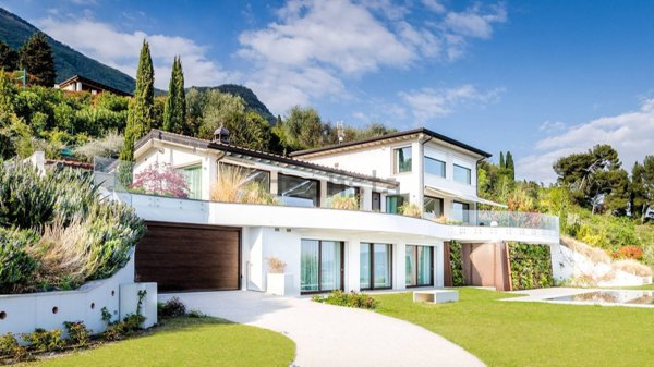 casa indipendente in vendita a Gardone Riviera in zona Morgnaga