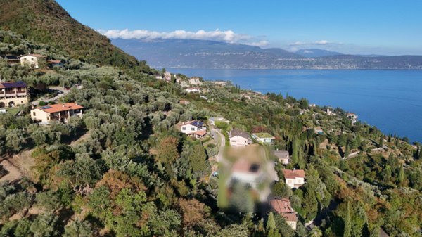 casa indipendente in vendita a Gardone Riviera in zona Morgnaga