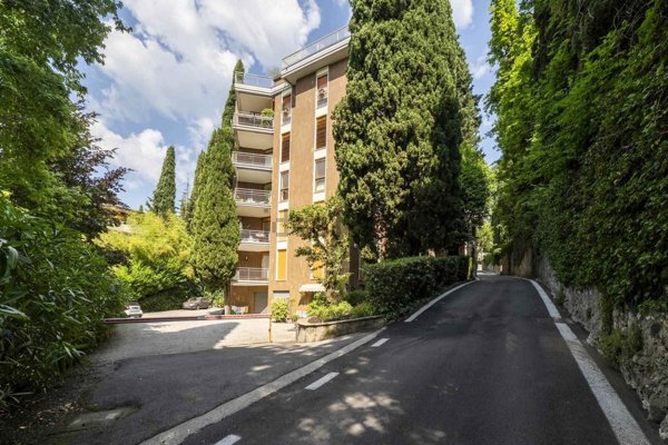 appartamento in vendita a Gardone Riviera in zona Morgnaga