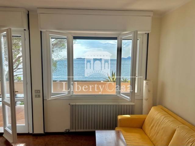 appartamento in vendita a Gardone Riviera in zona Morgnaga
