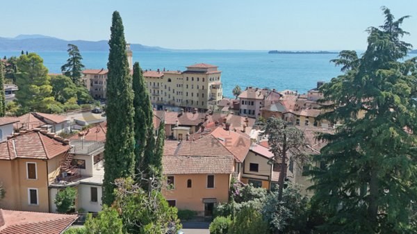 casa indipendente in vendita a Gardone Riviera in zona Morgnaga