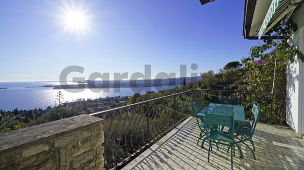casa indipendente in vendita a Gardone Riviera in zona Morgnaga