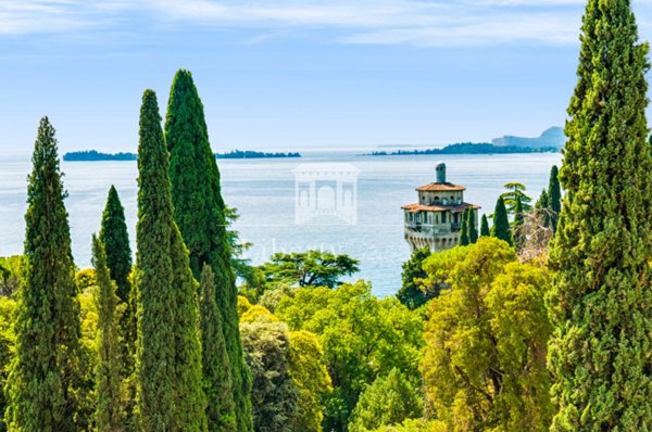 appartamento in vendita a Gardone Riviera in zona Morgnaga