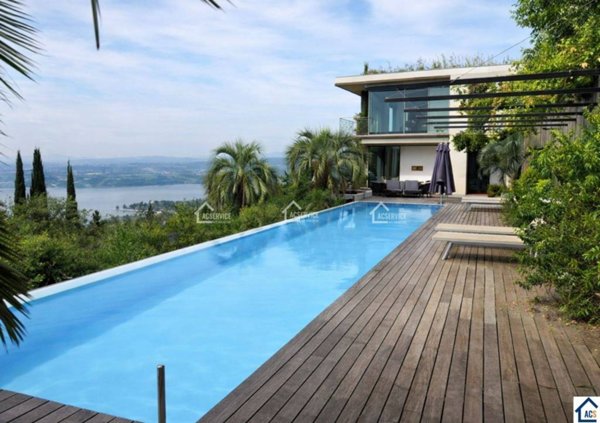 casa indipendente in vendita a Gardone Riviera in zona Tresnico