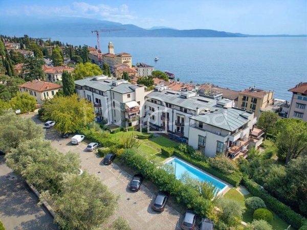 appartamento in vendita a Gardone Riviera in zona Morgnaga