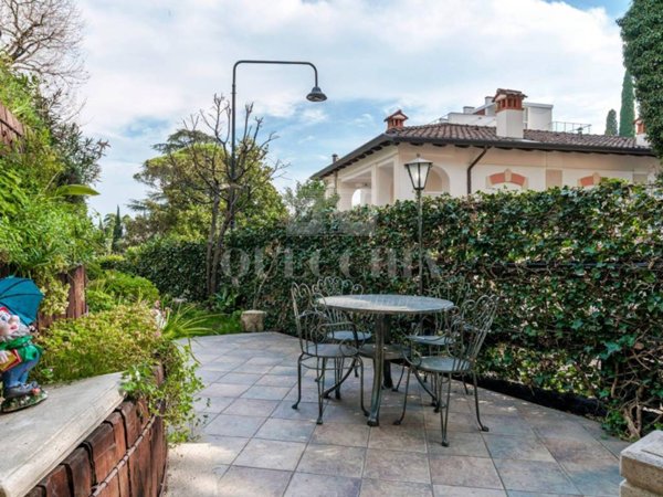 casa indipendente in vendita a Gardone Riviera in zona Morgnaga