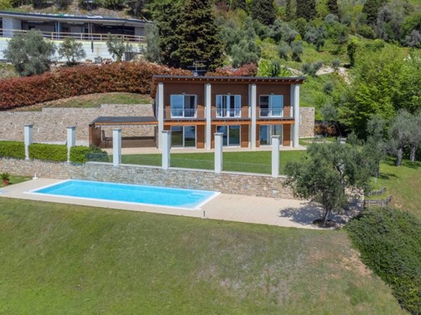 casa indipendente in vendita a Gardone Riviera in zona Morgnaga