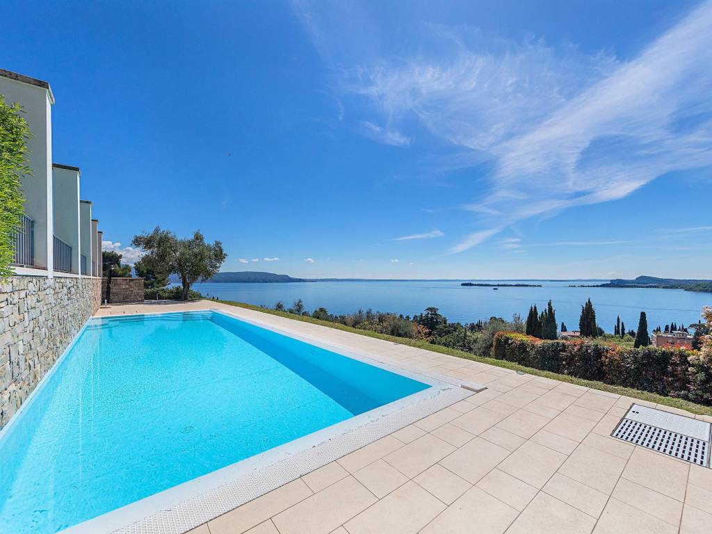 casa indipendente in vendita a Gardone Riviera in zona Morgnaga