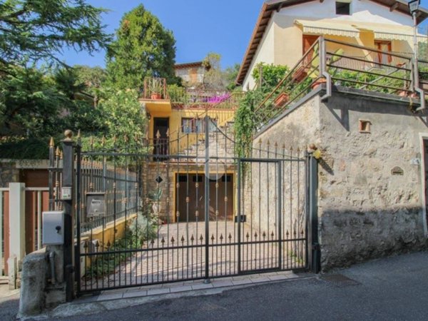 appartamento in vendita a Gardone Riviera in zona Morgnaga