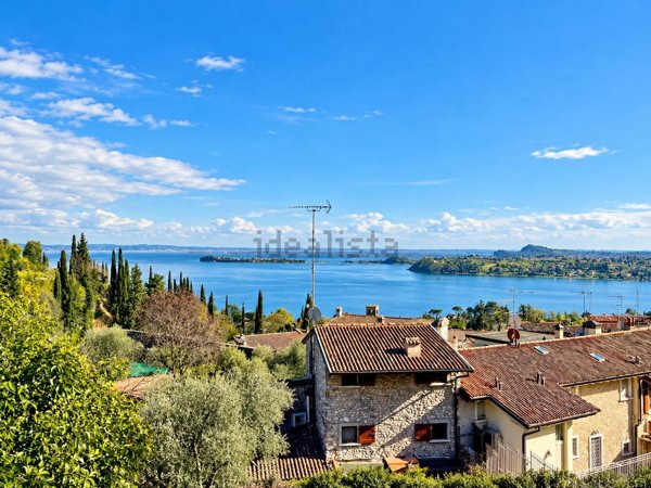 appartamento in vendita a Gardone Riviera in zona Morgnaga