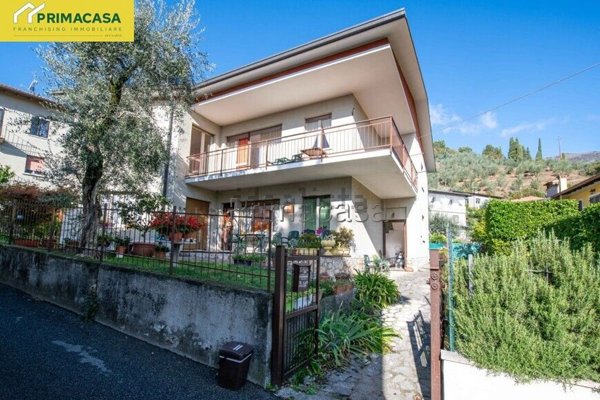 casa indipendente in vendita a Gardone Riviera in zona Fasano