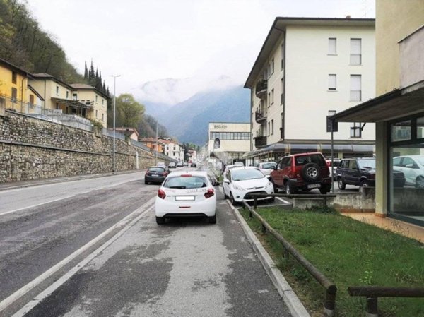 negozio in vendita a Gardone Val Trompia in zona Inzino