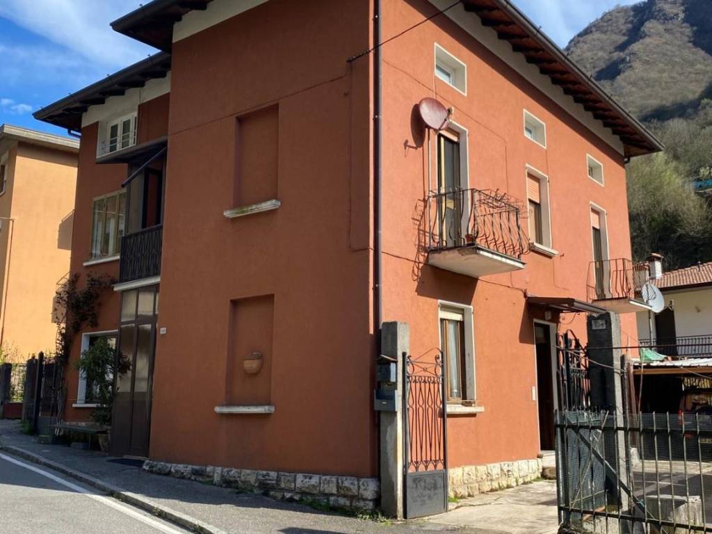 appartamento in vendita a Gardone Val Trompia in zona Inzino