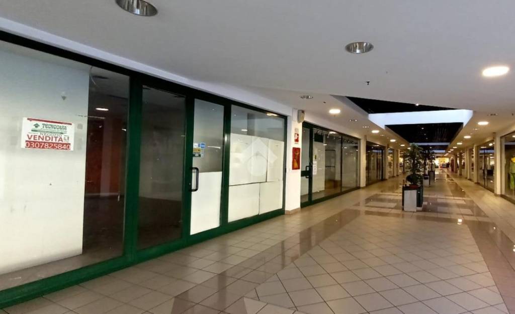 negozio in vendita a Gardone Val Trompia in zona Inzino