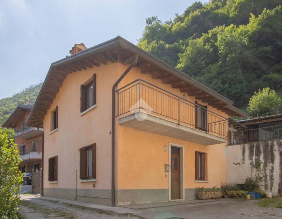 casa indipendente in vendita a Gardone Val Trompia in zona Magno