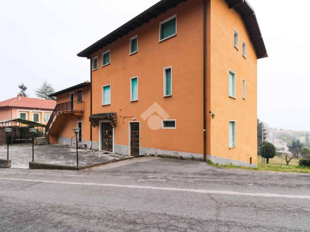 intera palazzina in vendita a Gargnano in zona Formaga