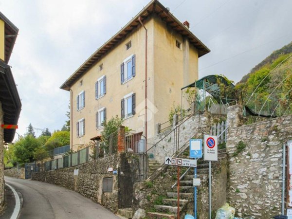 casa indipendente in vendita a Gargnano in zona Liano