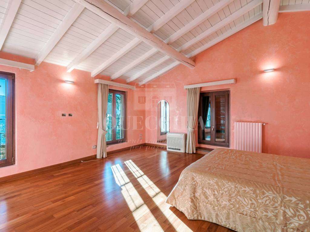 intera palazzina in vendita a Gargnano