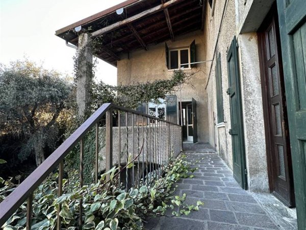 casa indipendente in vendita a Gargnano in zona Villa