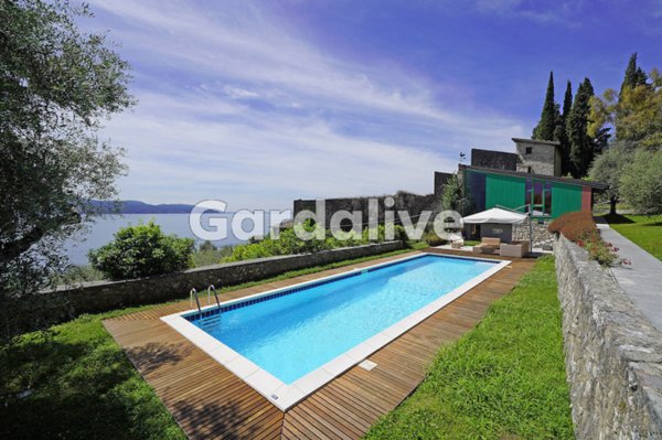 casa indipendente in vendita a Gargnano in zona Villa