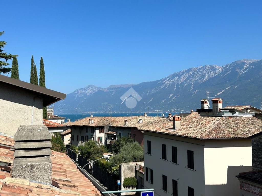 casa indipendente in vendita a Gargnano in zona Bogliaco