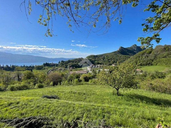 terreno agricolo in vendita a Gargnano in zona Navazzo