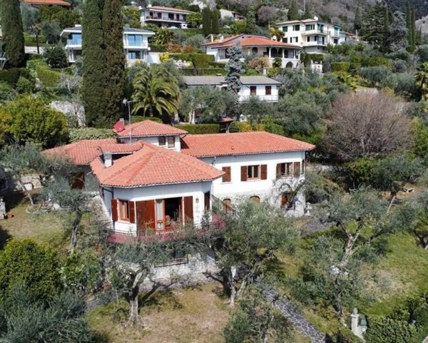 casa indipendente in vendita a Gargnano in zona Villa