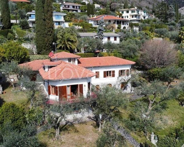 casa indipendente in vendita a Gargnano in zona Villa