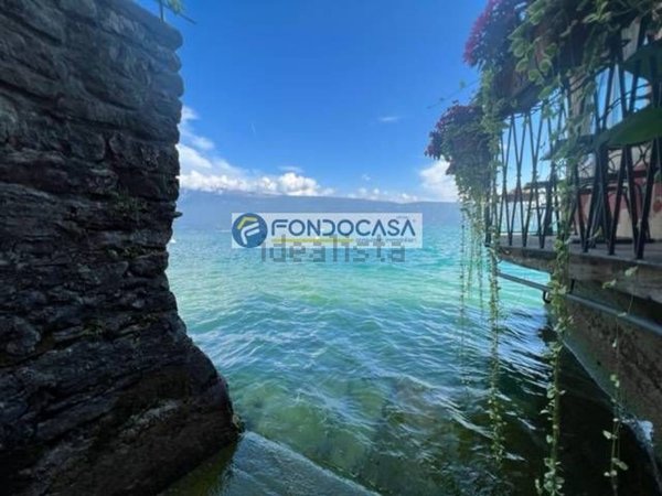 casa indipendente in vendita a Gargnano