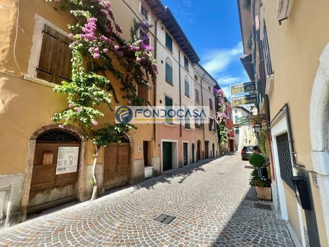 casa indipendente in vendita a Gargnano